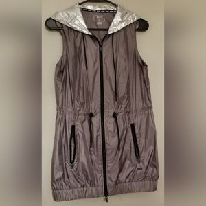 DKNY sleeveless zip-up windbreaker, XS.